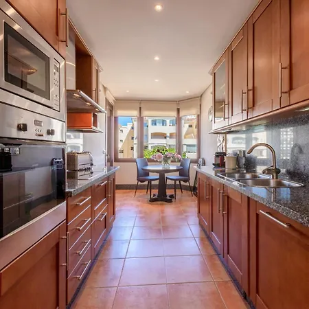 Apartment Stylish 4 Bedroom Penthouse Just Steps From Bahia